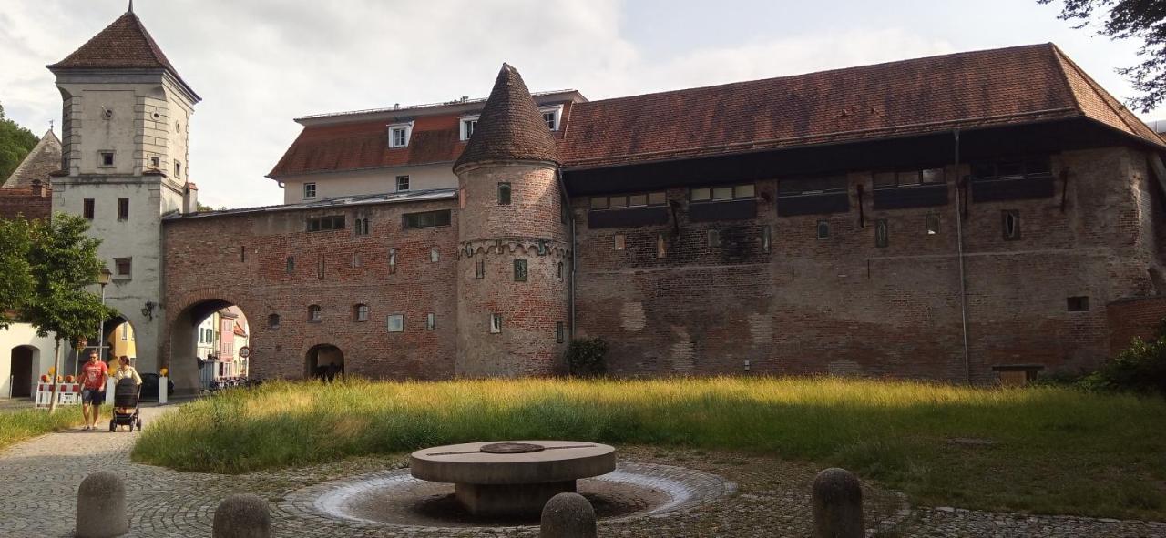 Grosses Zimmer Bad Kueche Wohnzimmer Terasse Garten Zentral Ruhig Landsberg am Lech Exterior foto